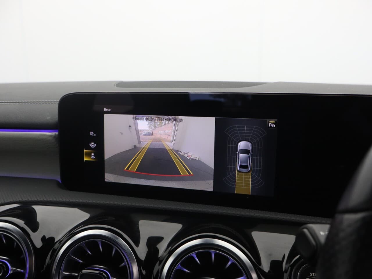 Mercedes-Benz A Class 2.0 A180d AMG Line Edition (Premium) — image 34