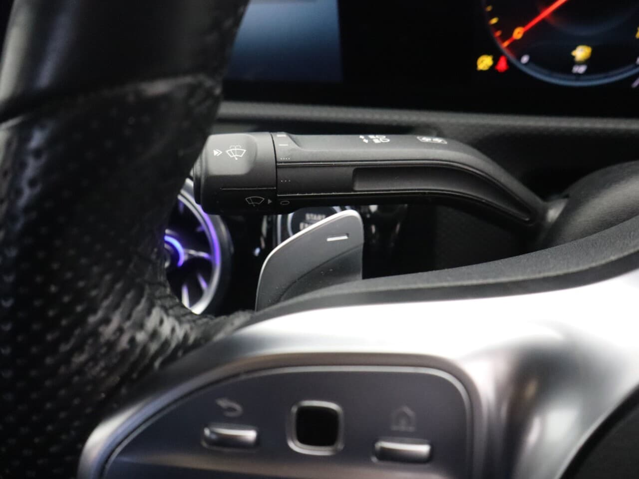 Mercedes-Benz A Class 2.0 A180d AMG Line Edition (Premium) — image 38