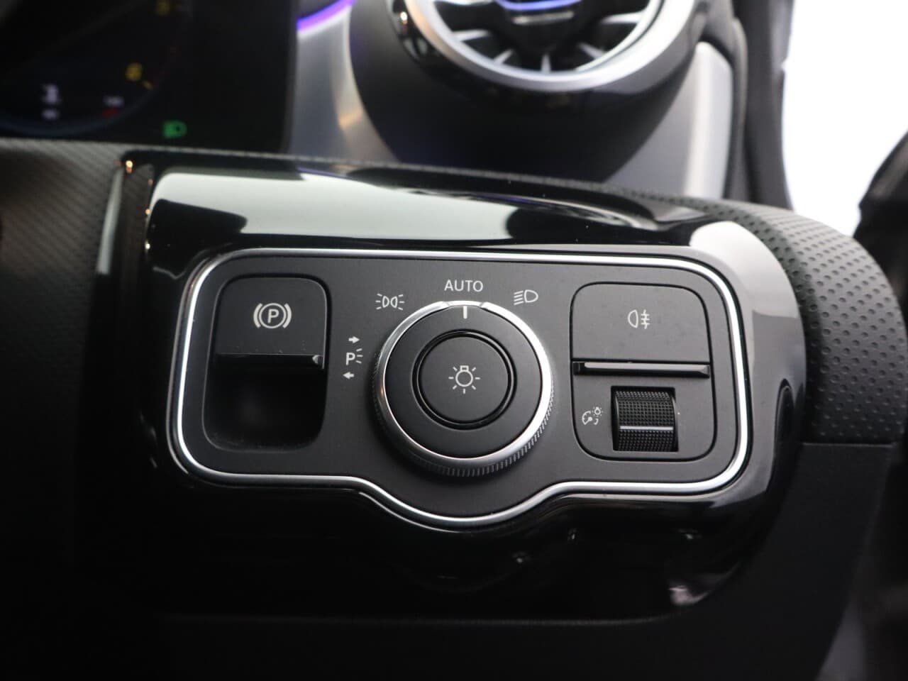 Mercedes-Benz A Class 2.0 A180d AMG Line Edition (Premium) — image 41