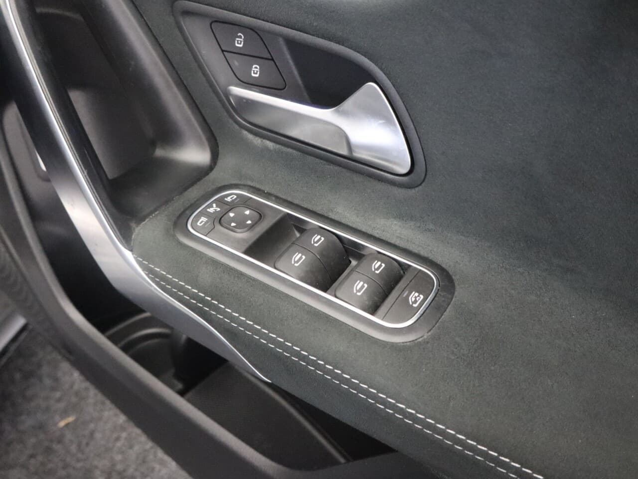 Mercedes-Benz A Class 2.0 A180d AMG Line Edition (Premium) — image 50
