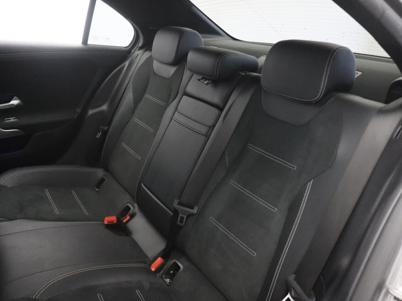 Mercedes-Benz A Class 2.0 A180d AMG Line Edition (Premium) — image 47