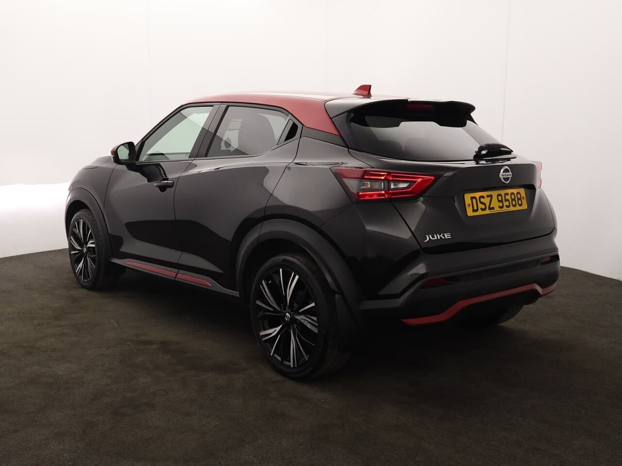 Nissan Juke 1.0 DIG-T Tekna+ — image 8
