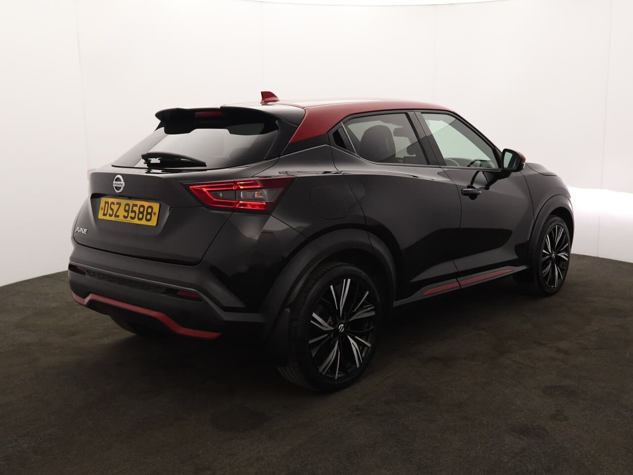 Nissan Juke 1.0 DIG-T Tekna+ — image 10