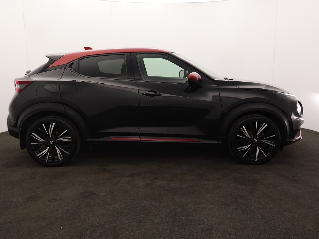 Nissan Juke 1.0 DIG-T Tekna+ — image 11