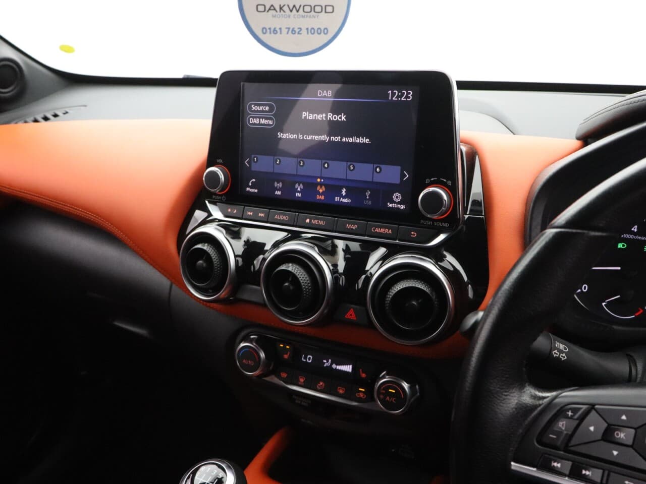 Nissan Juke 1.0 DIG-T Tekna+ — image 23