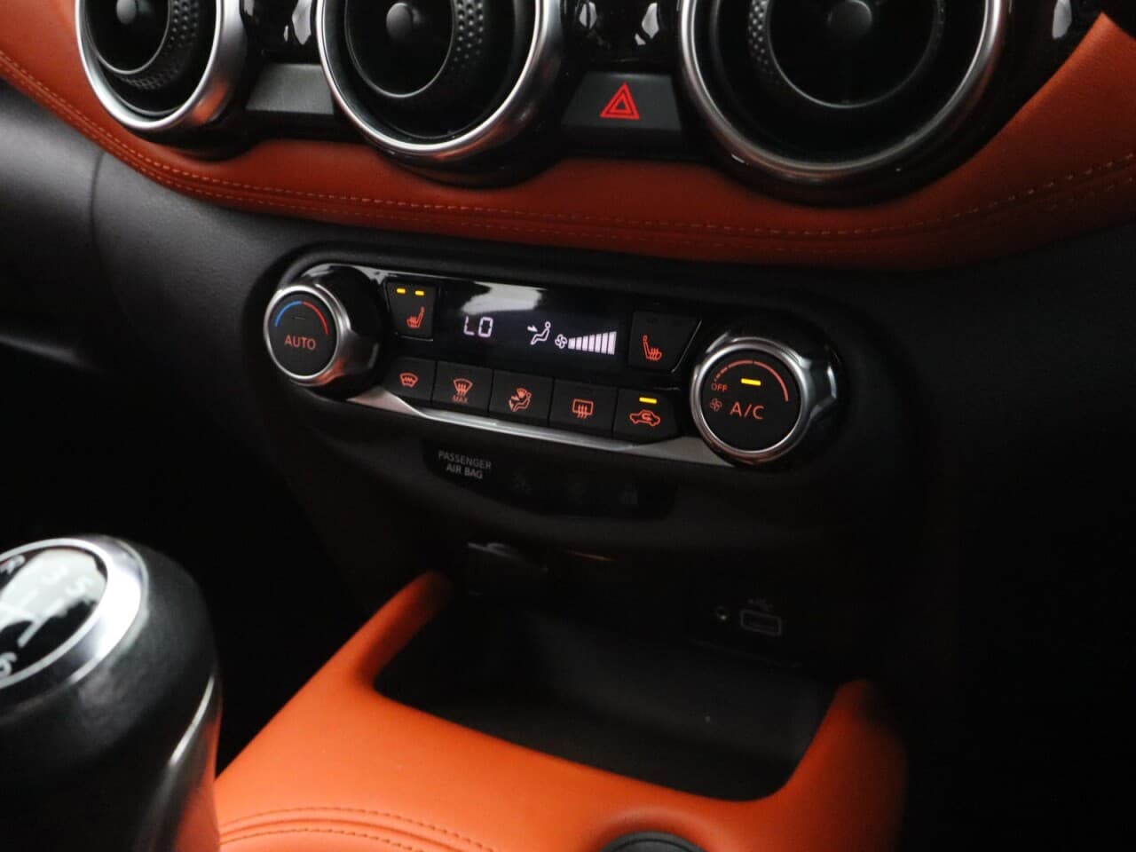 Nissan Juke 1.0 DIG-T Tekna+ — image 32