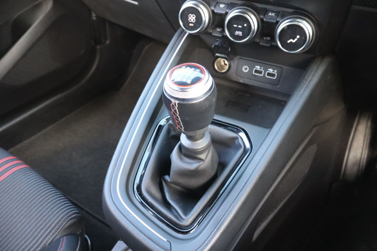 Renault Clio 1.0 TCe RS Line — image 21