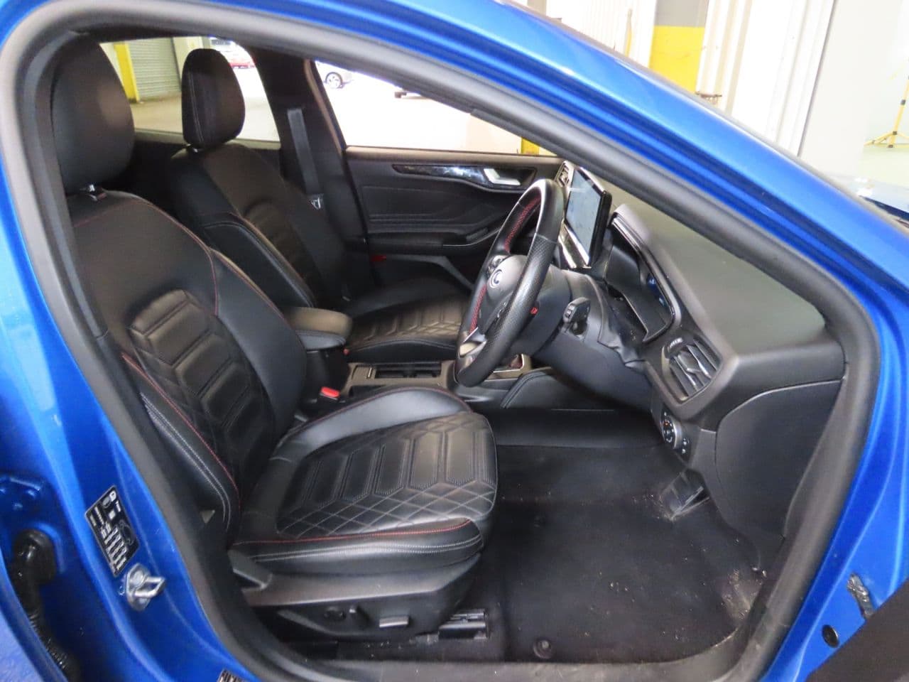 Ford Focus 1.0T EcoBoost ST-Line Vignale — image 8