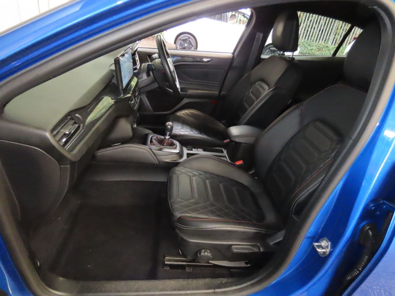 Ford Focus 1.0T EcoBoost ST-Line Vignale — image 9