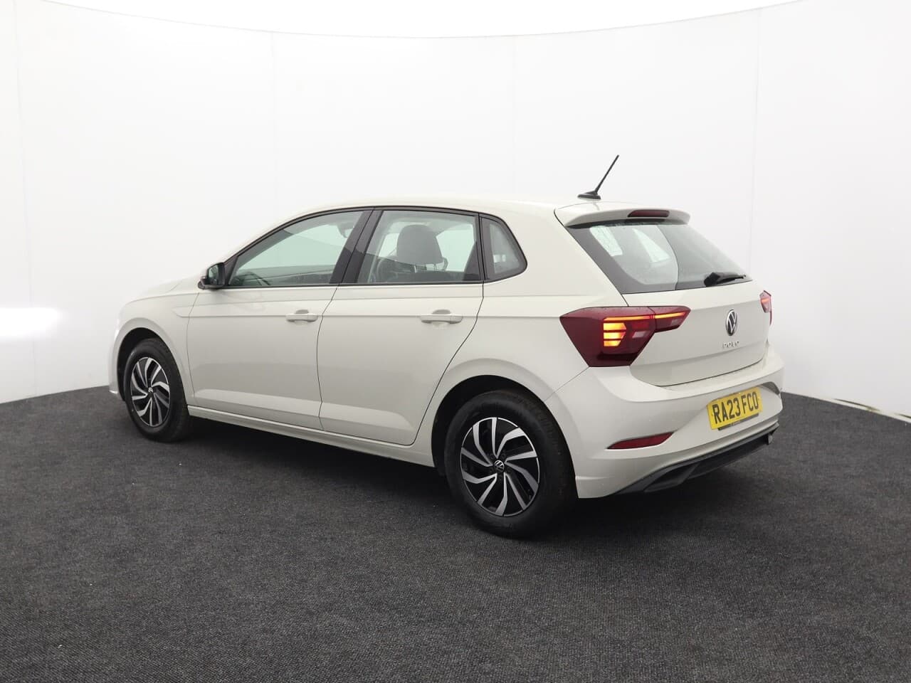 Volkswagen Polo 1.0 EVO Life — image 9