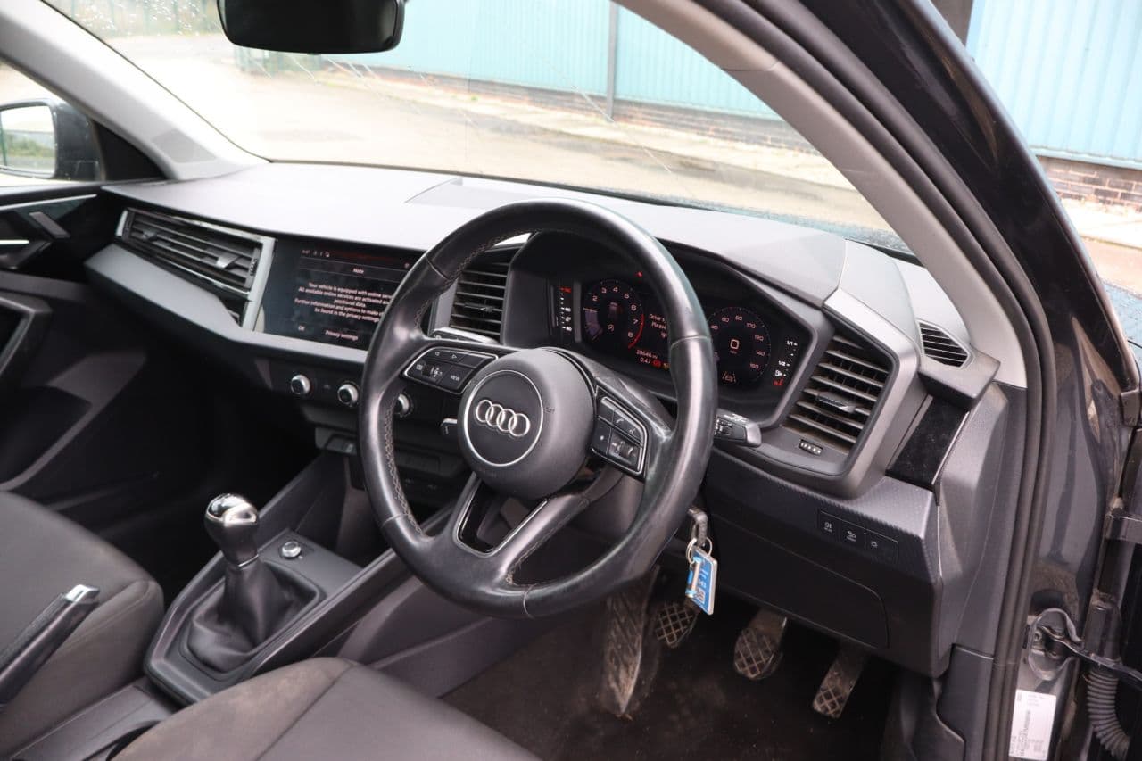 Audi A1 1.0 TFSI 25 Technik Sportback — image 6