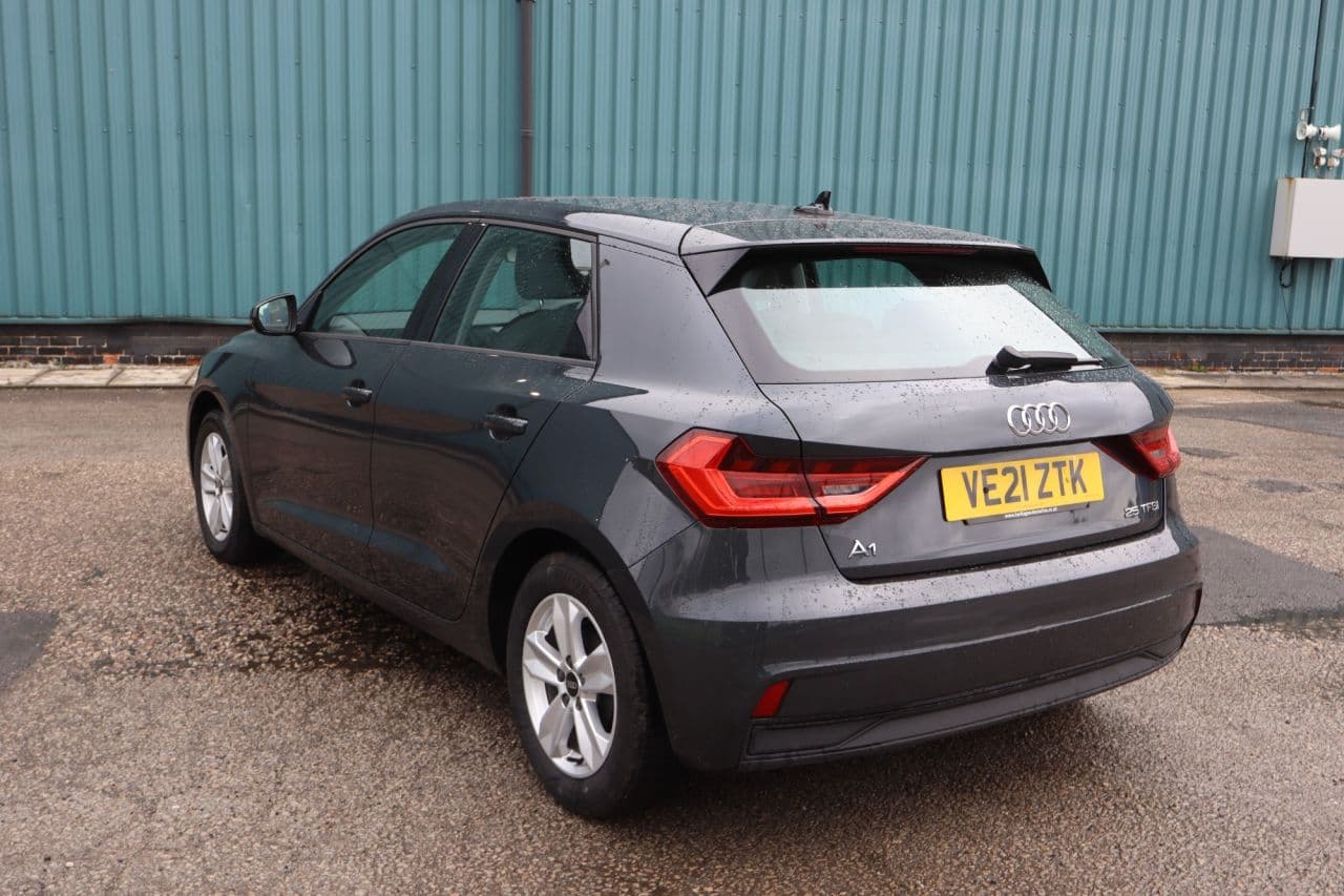 Audi A1 1.0 TFSI 25 Technik Sportback — image 4
