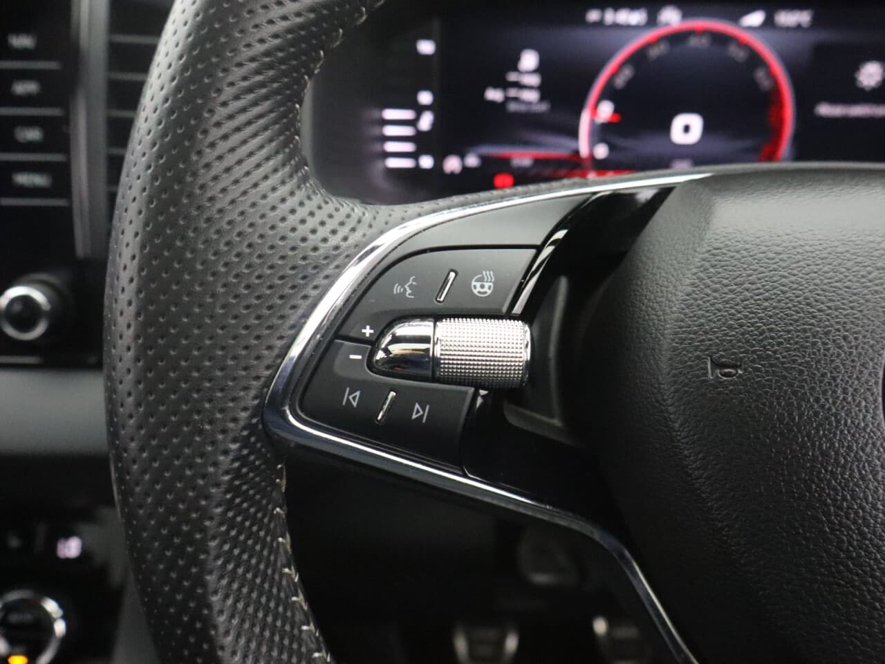 Skoda Karoq 1.5 TSI ACT SportLine — image 17