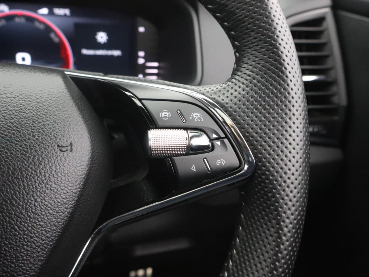 Skoda Karoq 1.5 TSI ACT SportLine — image 18