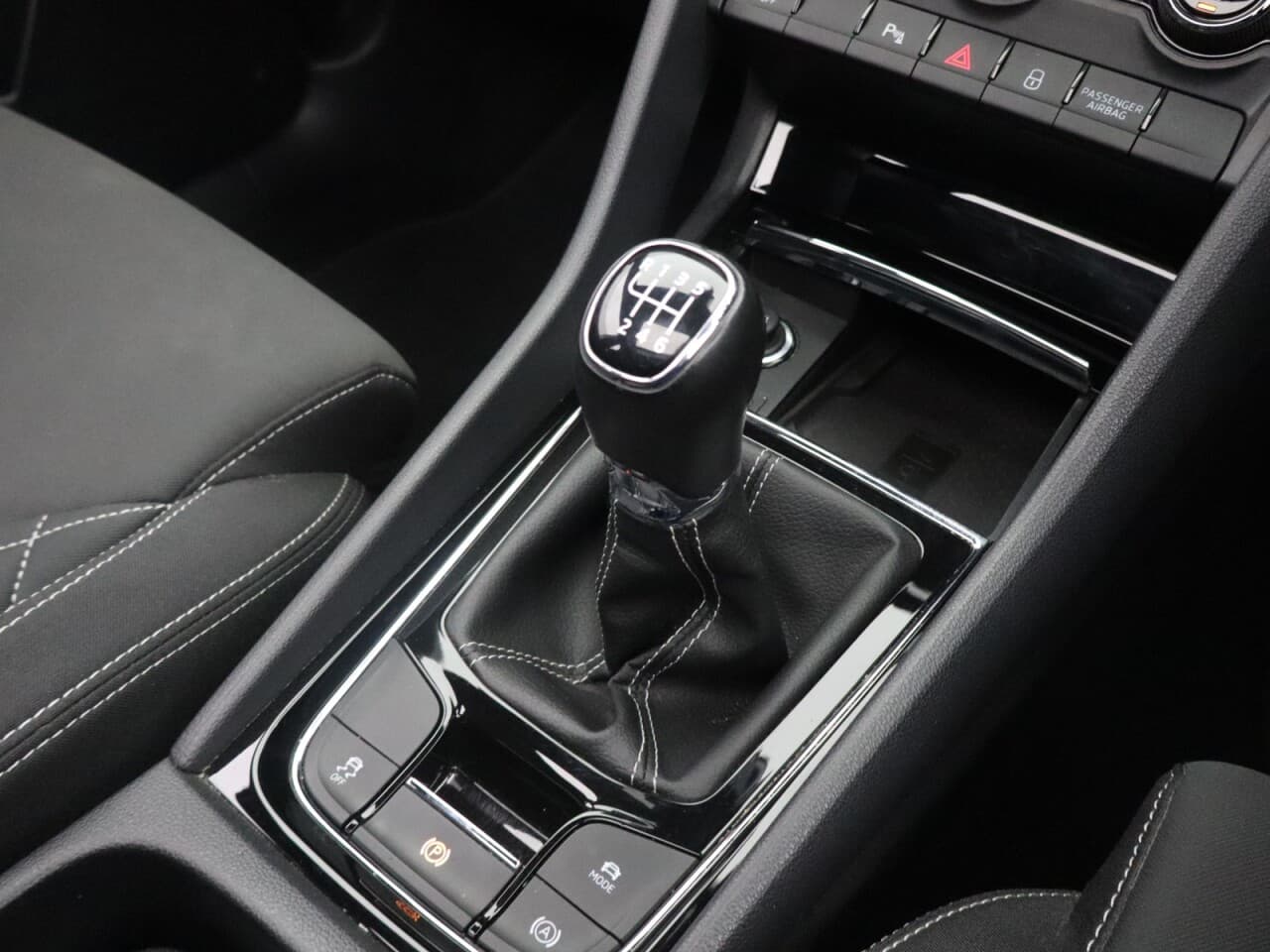 Skoda Karoq 1.5 TSI ACT SportLine — image 23