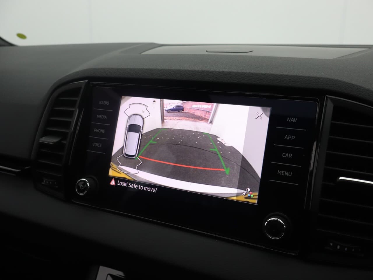 Skoda Karoq 1.5 TSI ACT SportLine — image 33