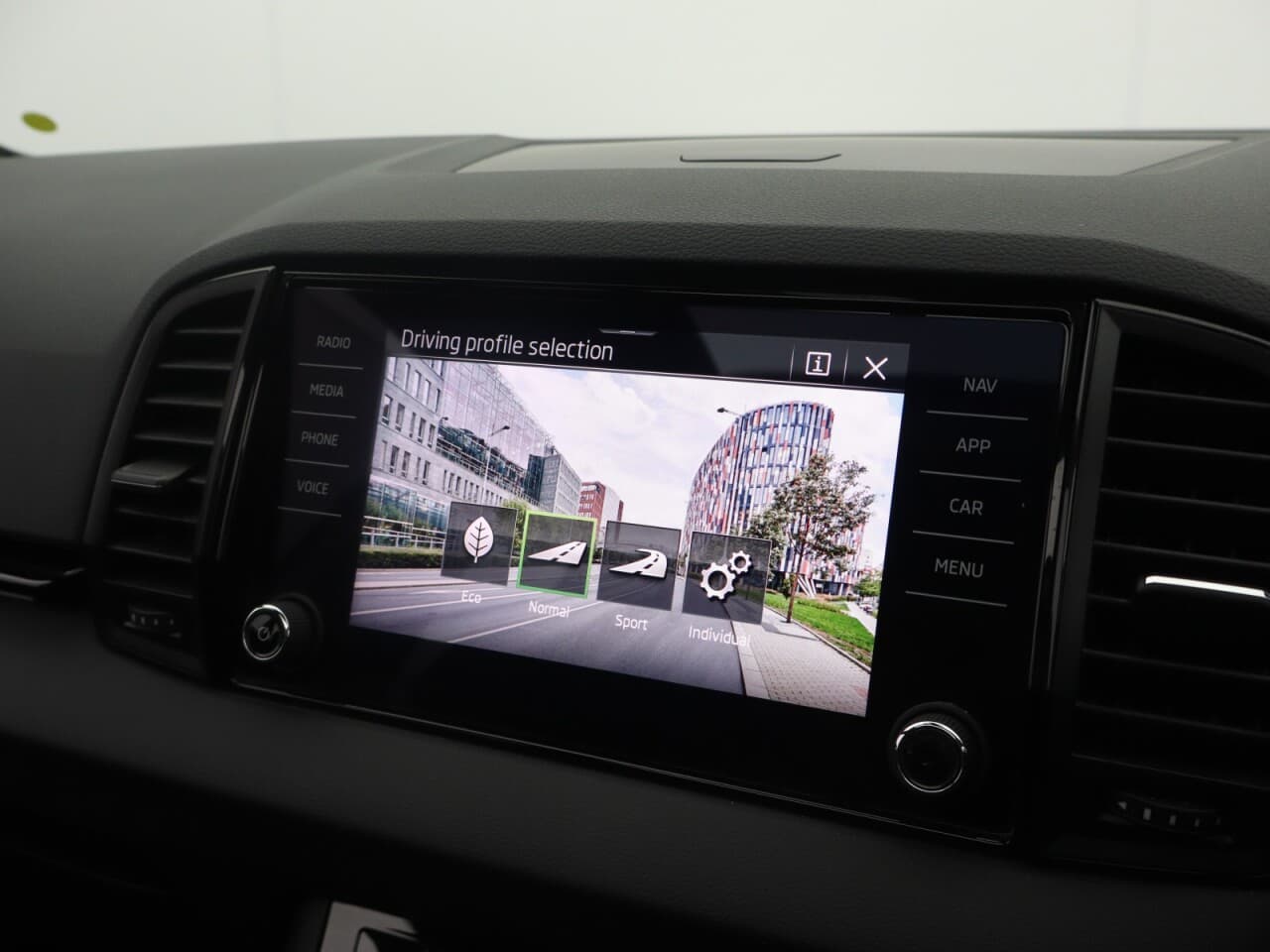 Skoda Karoq 1.5 TSI ACT SportLine — image 34