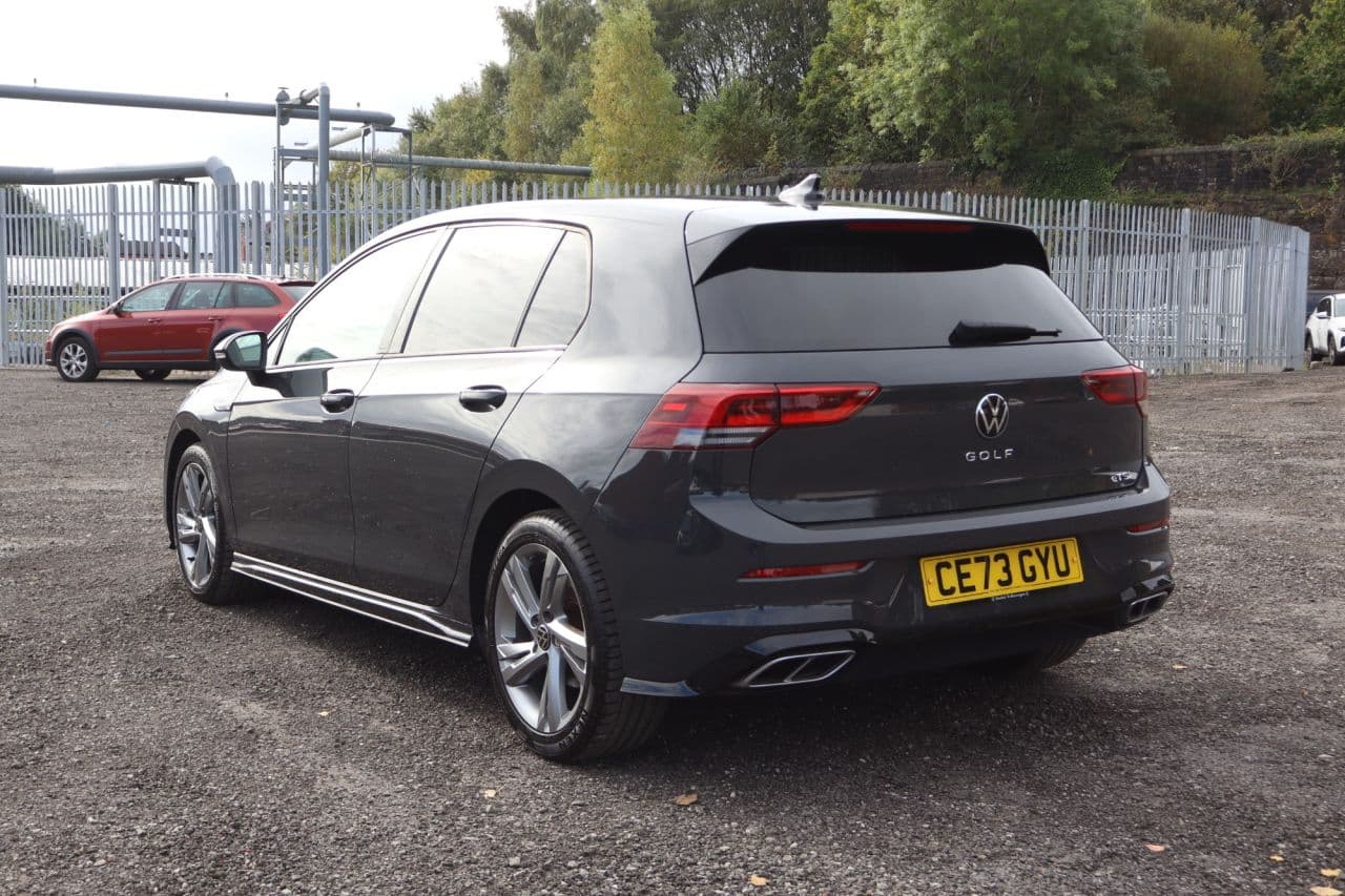 Volkswagen Golf 1.5 eTSI MHEV R-Line — image 8