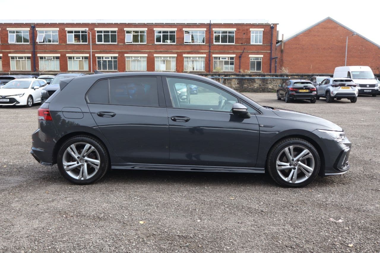 Volkswagen Golf 1.5 eTSI MHEV R-Line — image 11