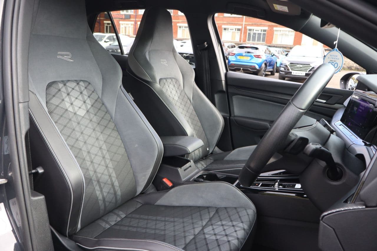 Volkswagen Golf 1.5 eTSI MHEV R-Line — image 14