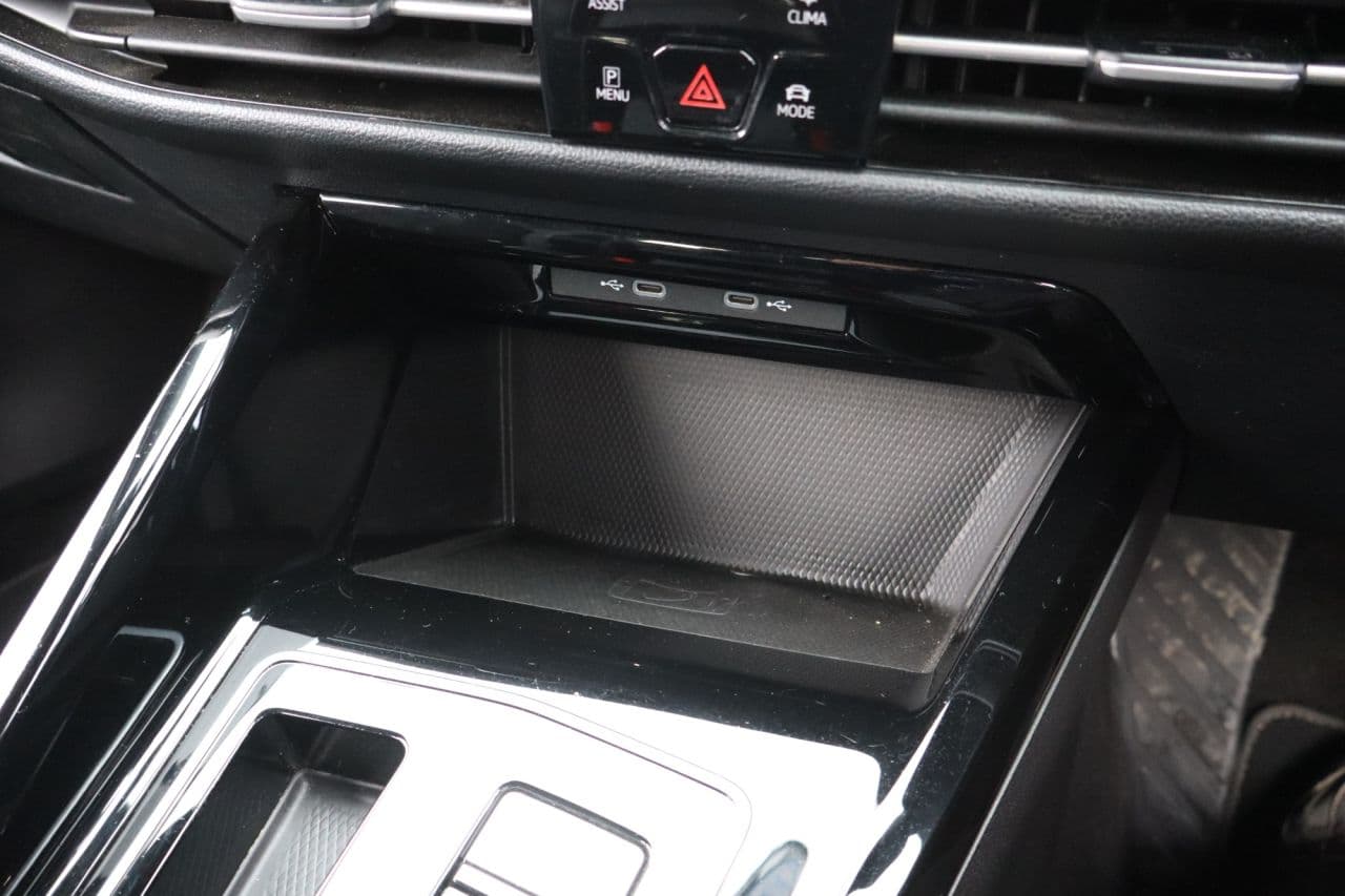 Volkswagen Golf 1.5 eTSI MHEV R-Line — image 26