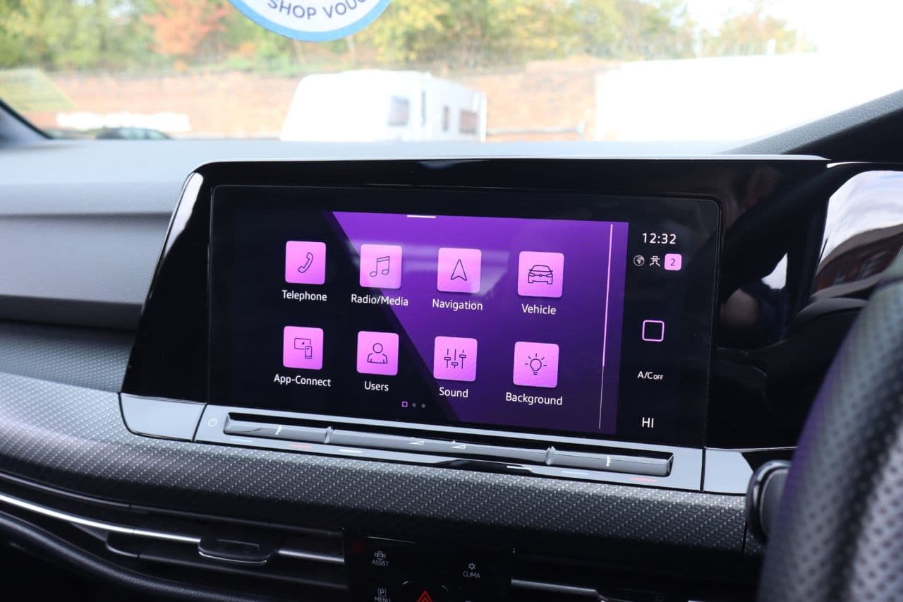 Volkswagen Golf 1.5 eTSI MHEV R-Line — image 28