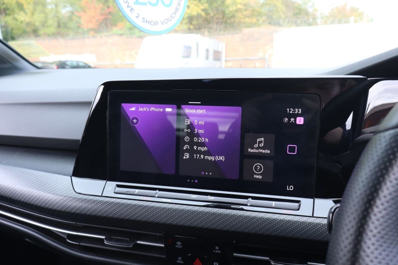 Volkswagen Golf 1.5 eTSI MHEV R-Line — image 35