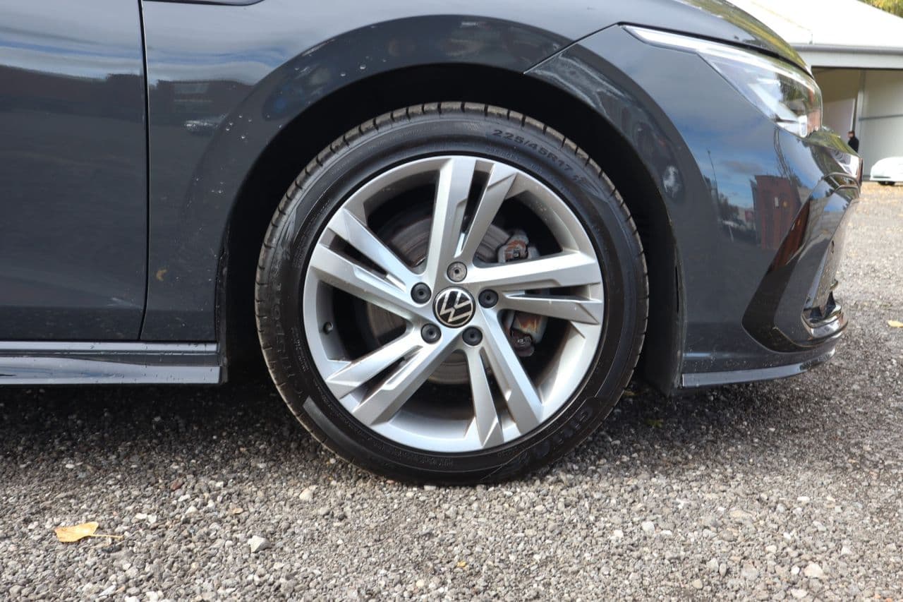 Volkswagen Golf 1.5 eTSI MHEV R-Line — image 51