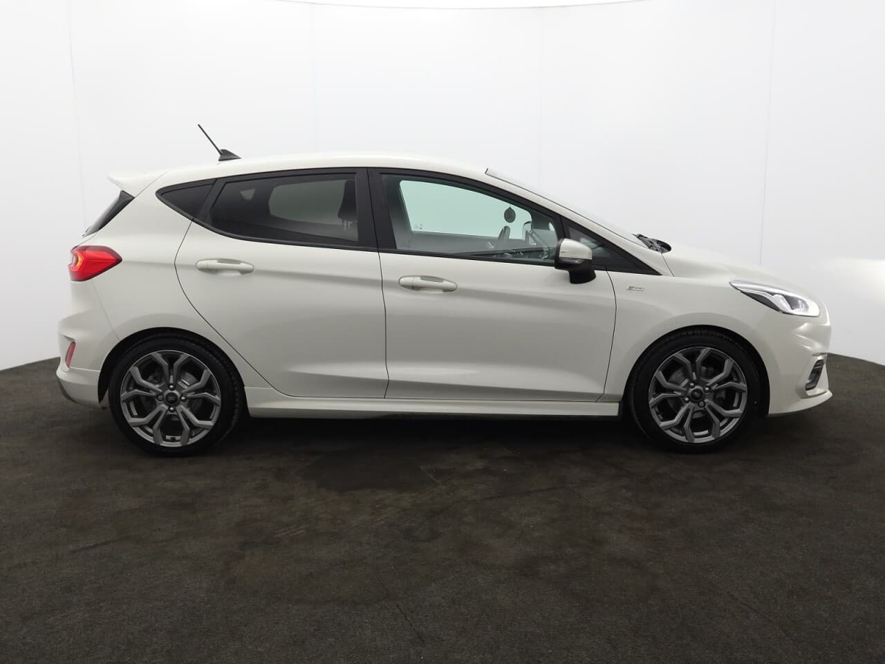 Ford Fiesta 1.0T EcoBoost MHEV ST-Line Edition — image 11