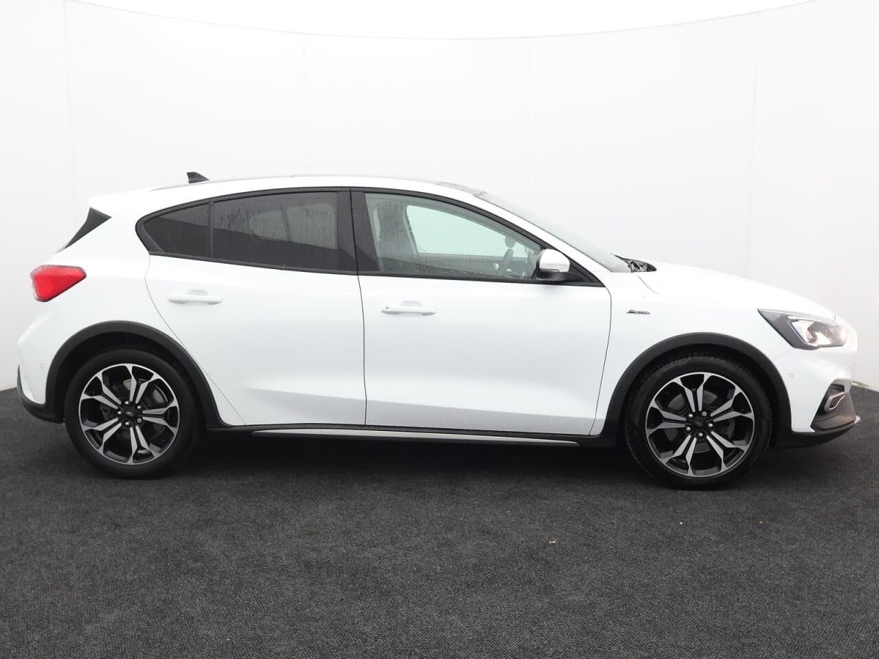 Ford Focus 1.5T EcoBoost Active X — image 11