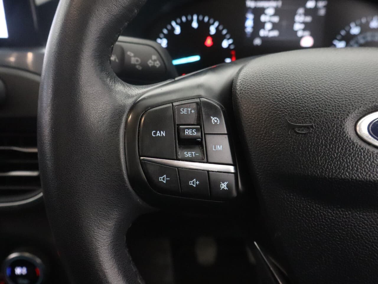 Ford Focus 1.5T EcoBoost Active X — image 17