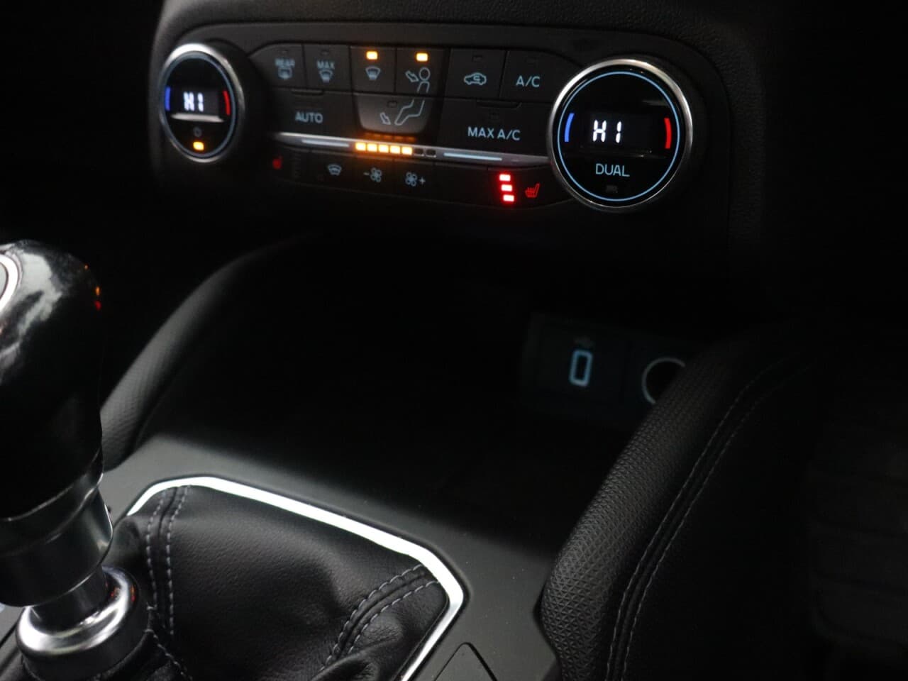 Ford Focus 1.5T EcoBoost Active X — image 32