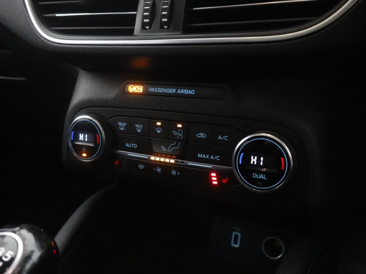 Ford Focus 1.5T EcoBoost Active X — image 33