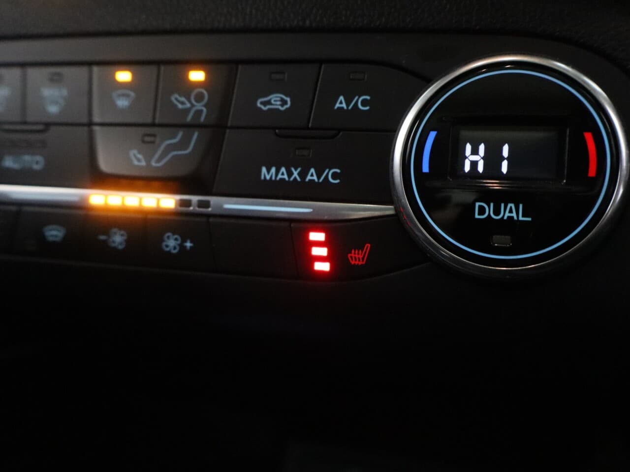 Ford Focus 1.5T EcoBoost Active X — image 34