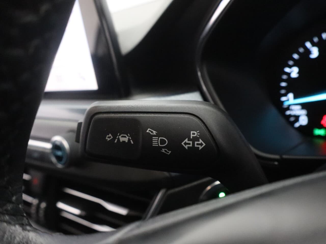 Ford Focus 1.5T EcoBoost Active X — image 41