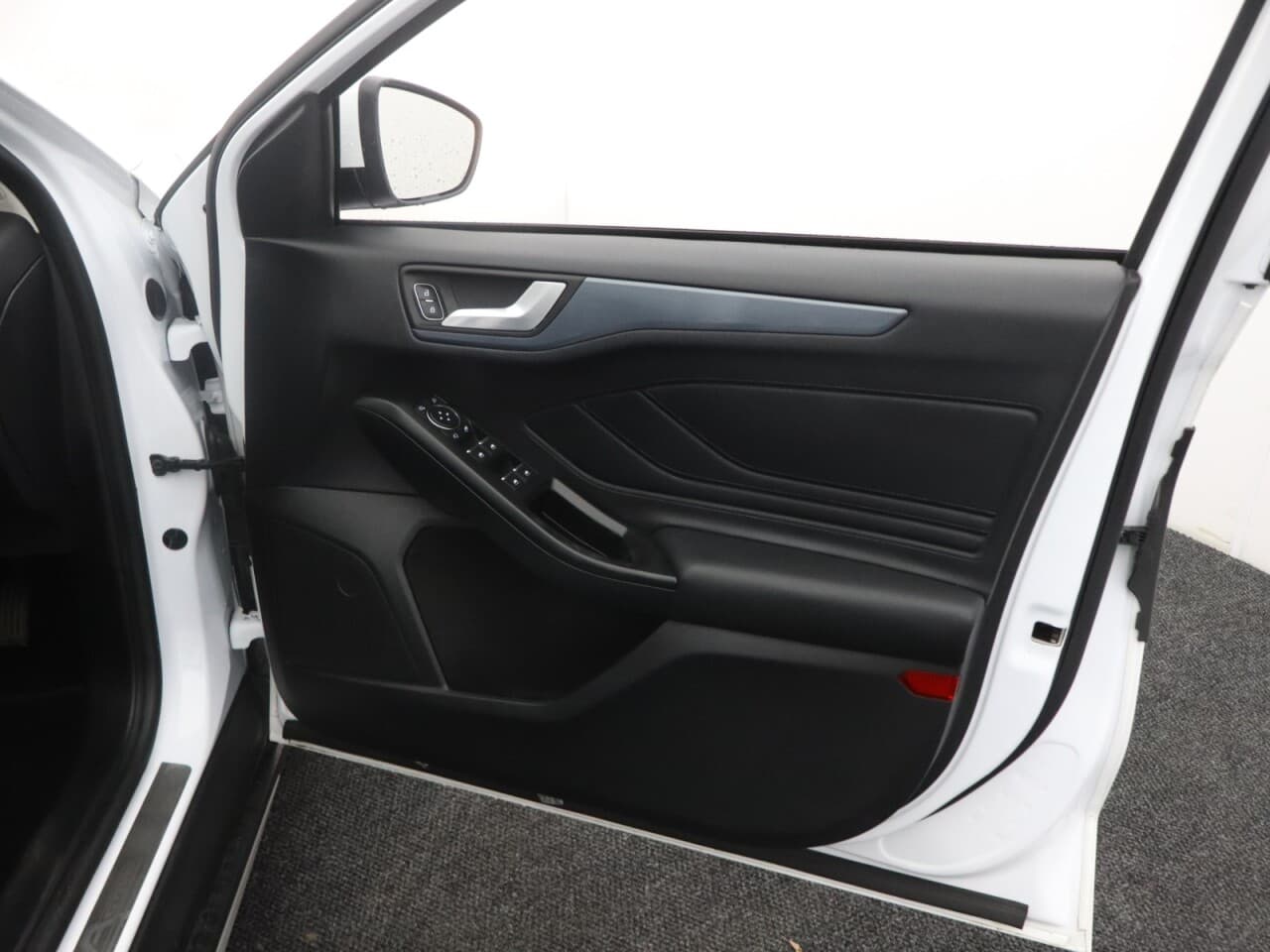 Ford Focus 1.5T EcoBoost Active X — image 47