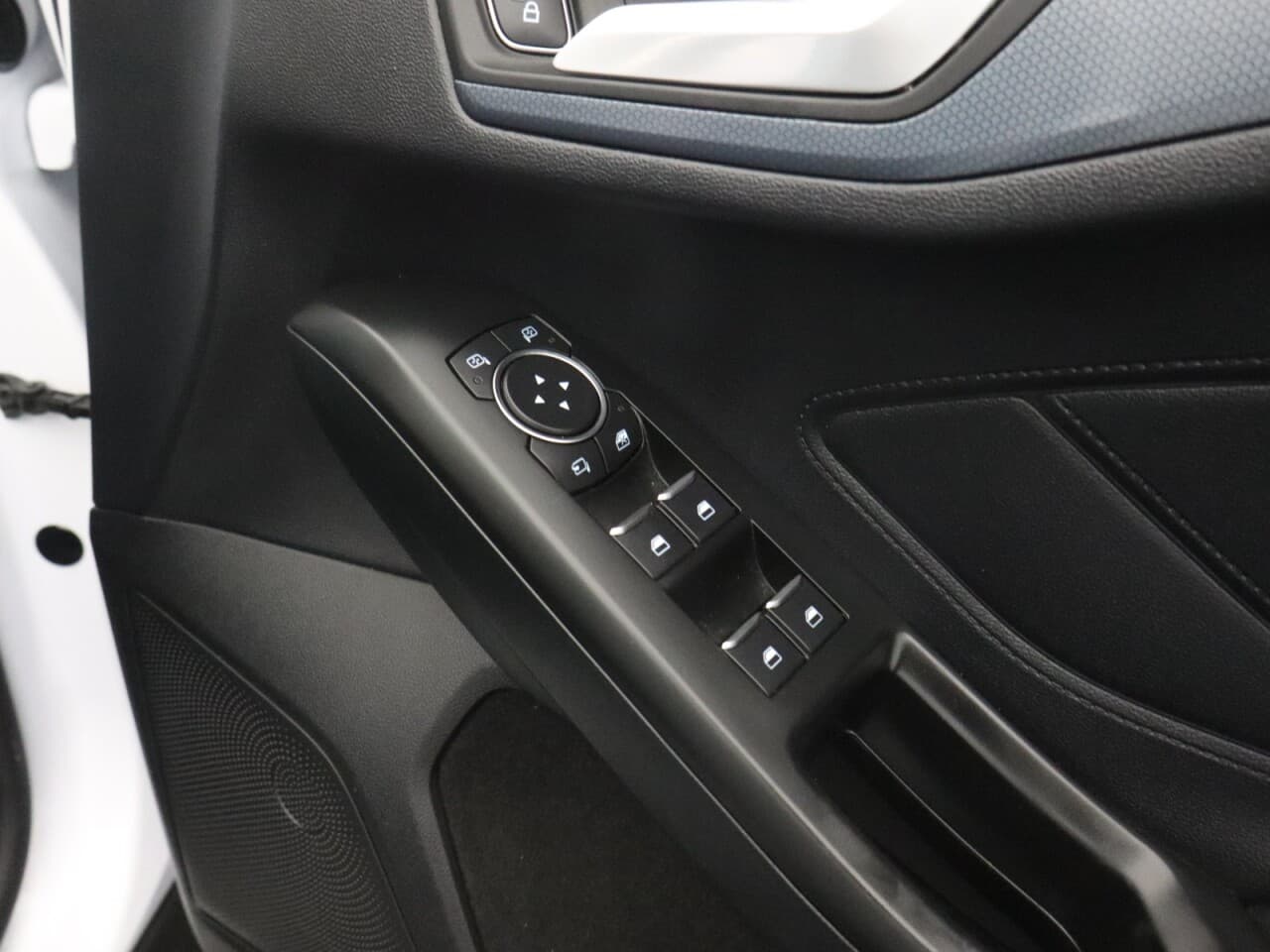 Ford Focus 1.5T EcoBoost Active X — image 48