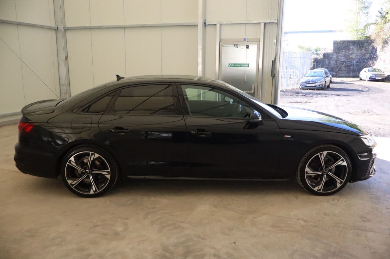 Audi A4 2.0 TFSI 35 Black Edition — image 4