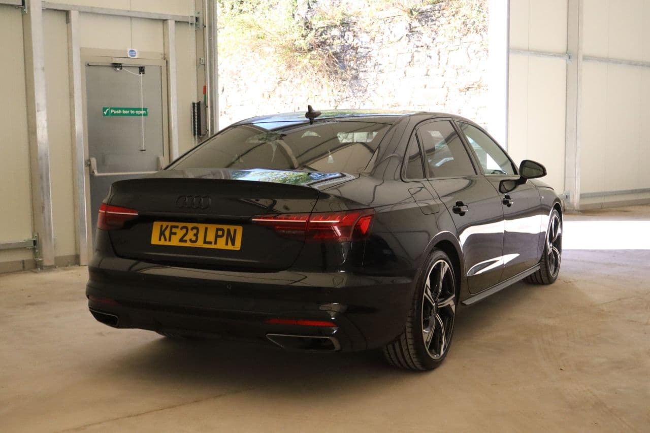 Audi A4 2.0 TFSI 35 Black Edition — image 5