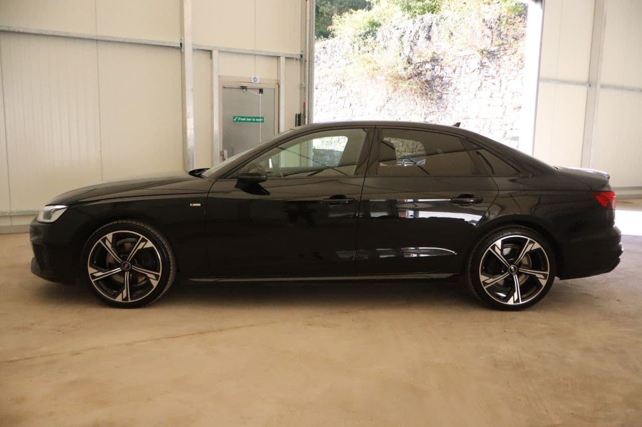 Audi A4 2.0 TFSI 35 Black Edition — image 9
