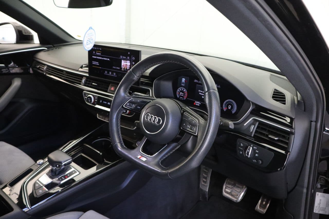 Audi A4 2.0 TFSI 35 Black Edition — image 12