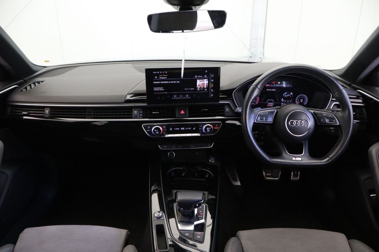 Audi A4 2.0 TFSI 35 Black Edition — image 11