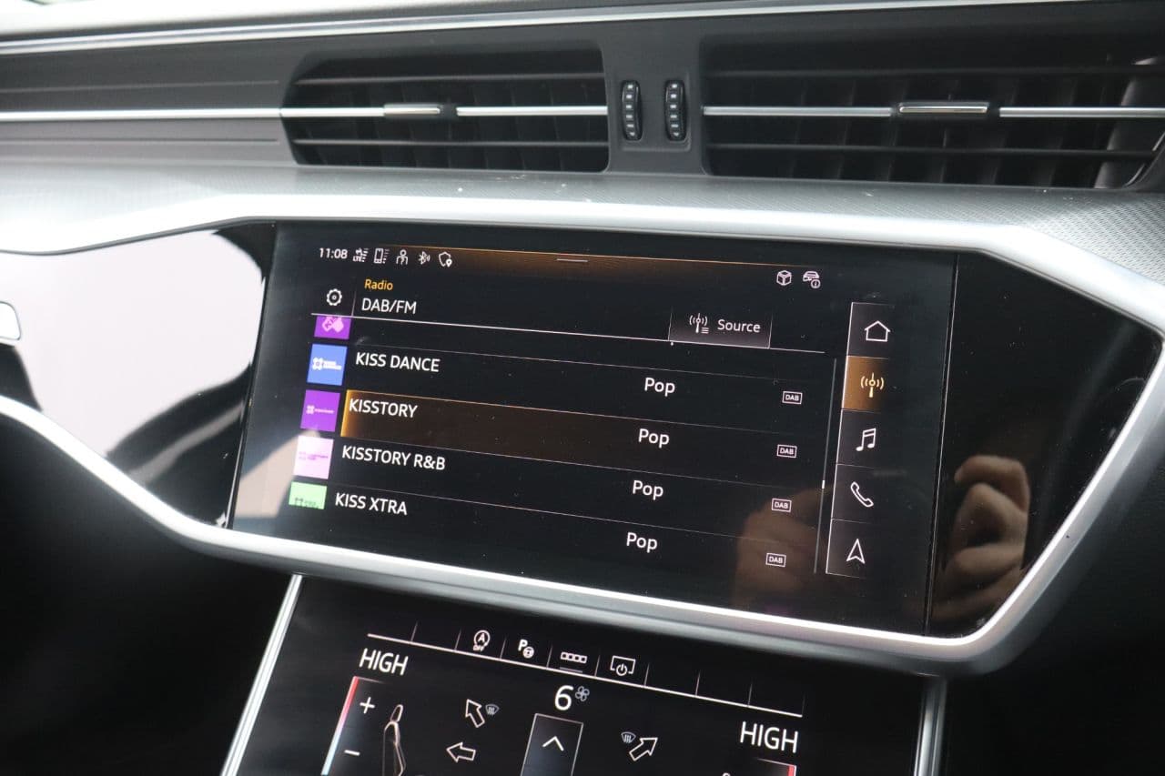 Audi A6 Saloon 2.0 TDI 40 Sport (Technology Pack + Comfort & Sound) — image 33