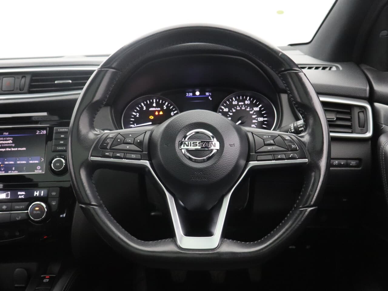 Nissan Qashqai 1.3 DIG-T Tekna+ — image 16