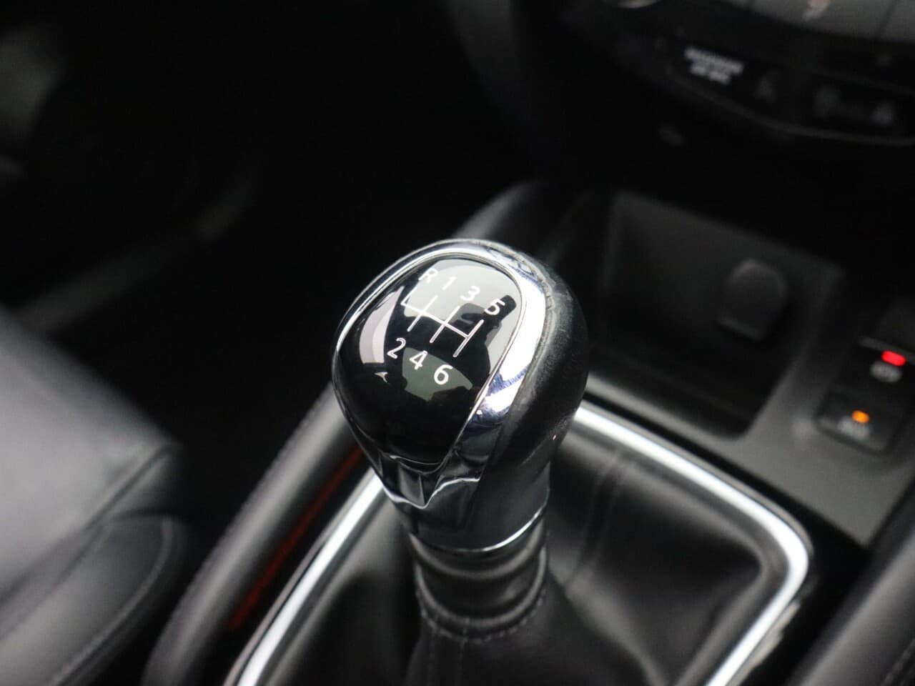 Nissan Qashqai 1.3 DIG-T Tekna+ — image 24