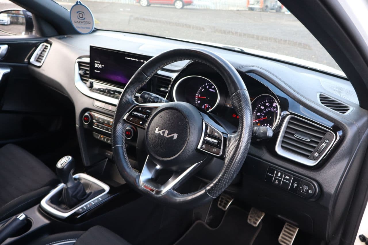 Kia Ceed 1.5 T-GDi GT-Line — image 11