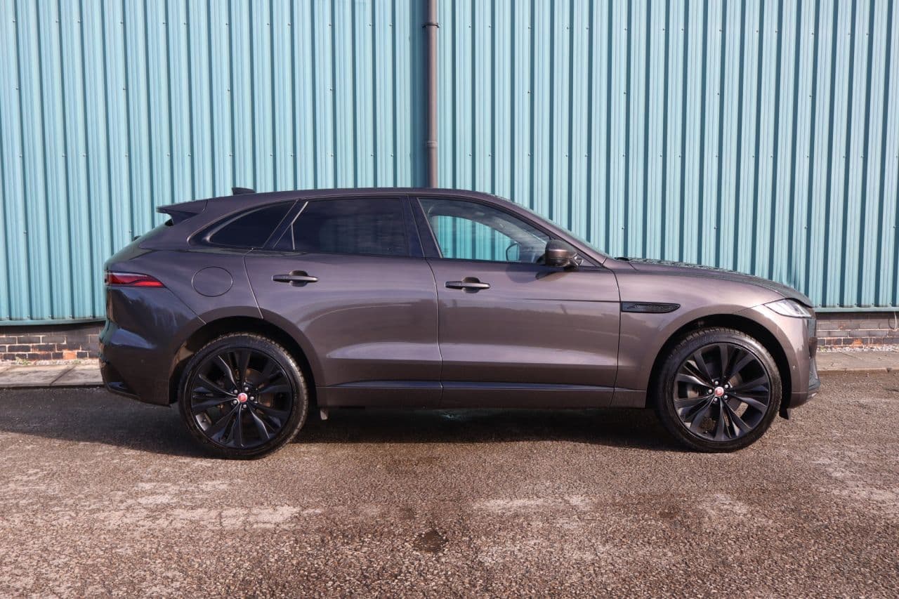Jaguar F-Pace 2.0 D200 MHEV R-Dynamic HSE — image 4