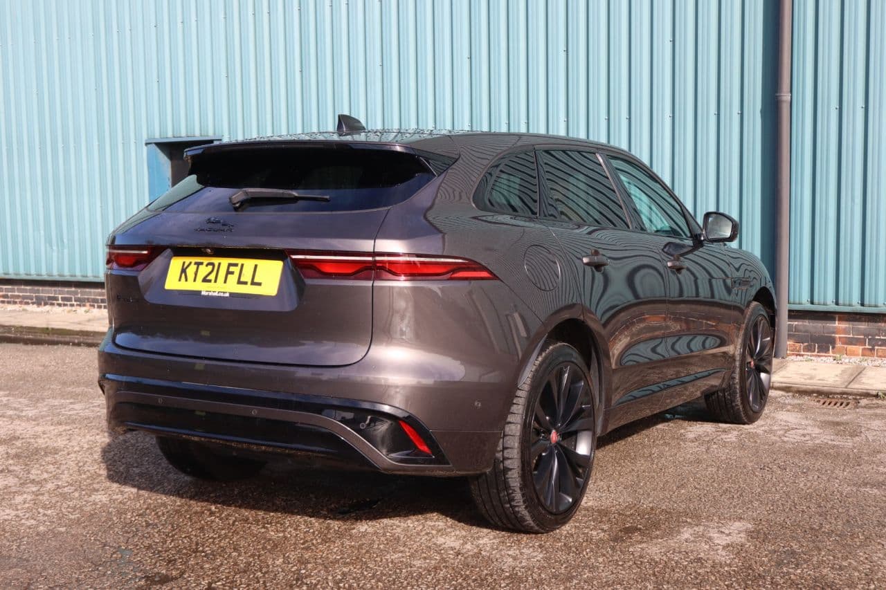 Jaguar F-Pace 2.0 D200 MHEV R-Dynamic HSE — image 8