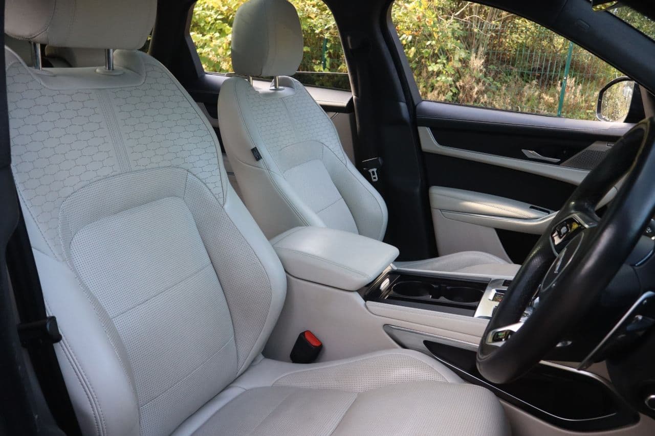 Jaguar F-Pace 2.0 D200 MHEV R-Dynamic HSE — image 12
