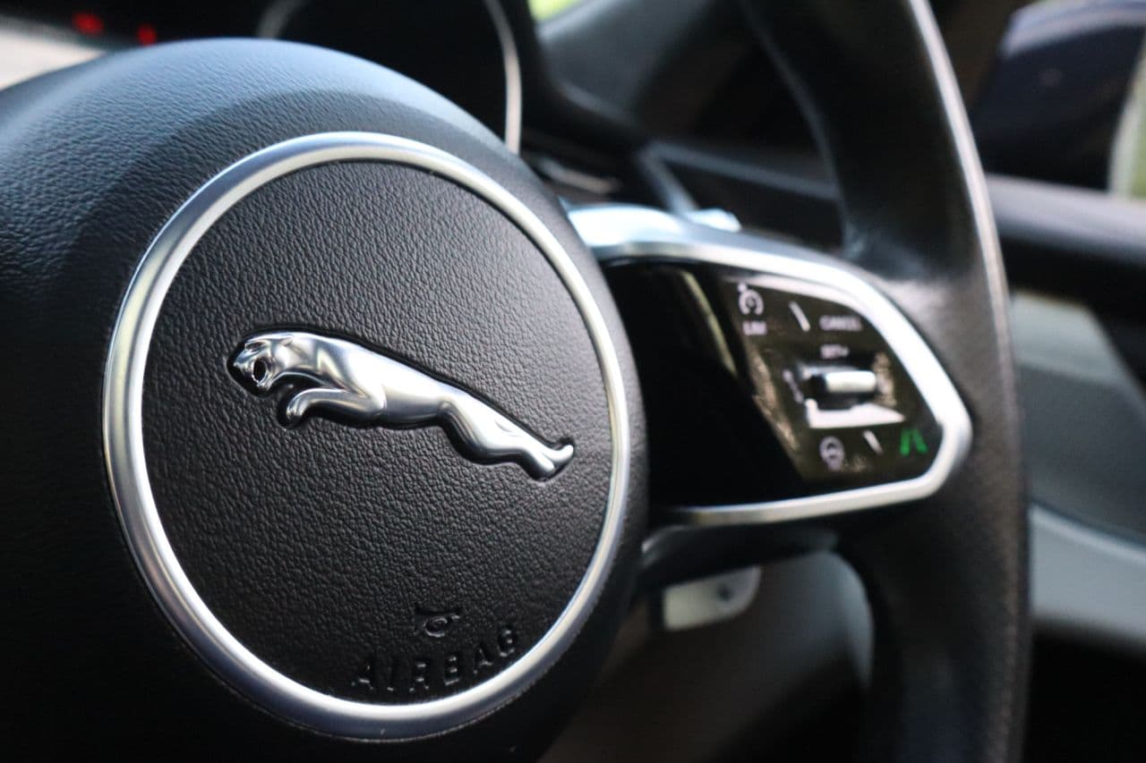 Jaguar F-Pace 2.0 D200 MHEV R-Dynamic HSE — image 15